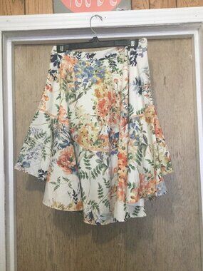 Ranna Gill floral skirt size 10 measures 15" waist and 25" long has lace trim